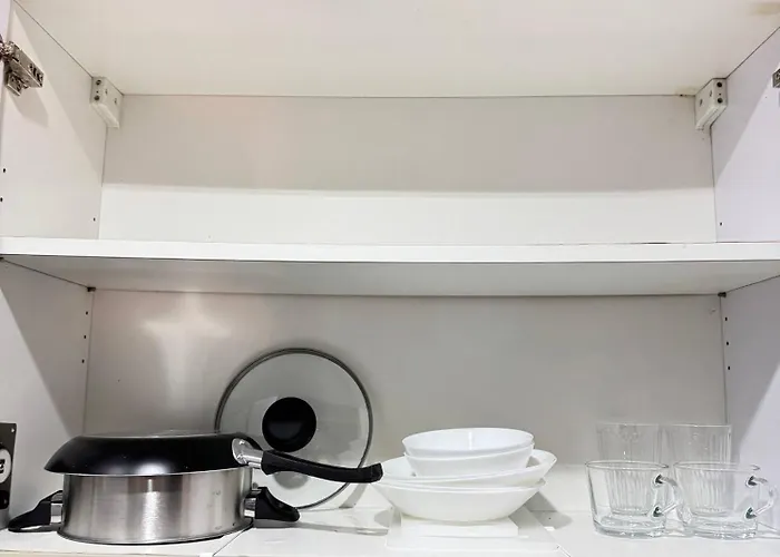 Fully Furnished Makati With Fast Wi-fi And Queen Bed Apartamento