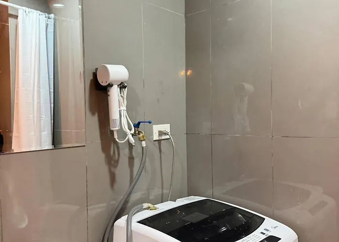 Fully Furnished Makati With Fast Wi-fi And Queen Bed